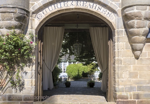 Hotel arch