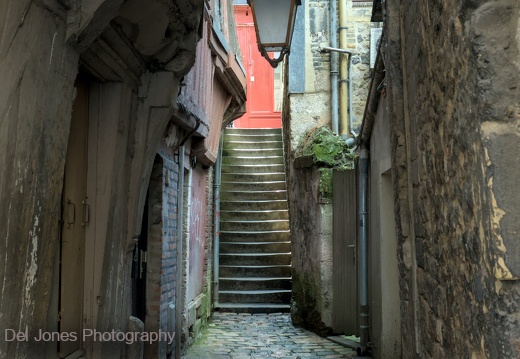  Steep stairs