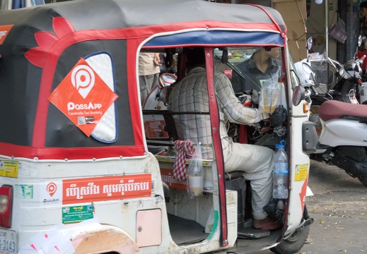  Tuk tuk to the shops