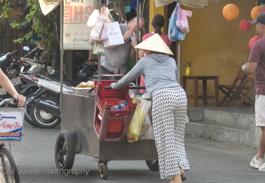  Pushing tin