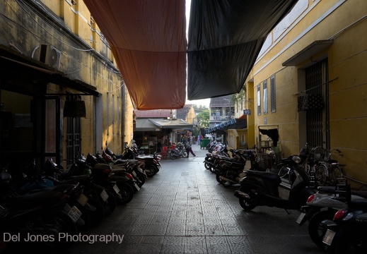  A dark alley