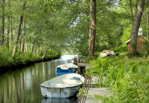 The river flows through Rydel Sweden