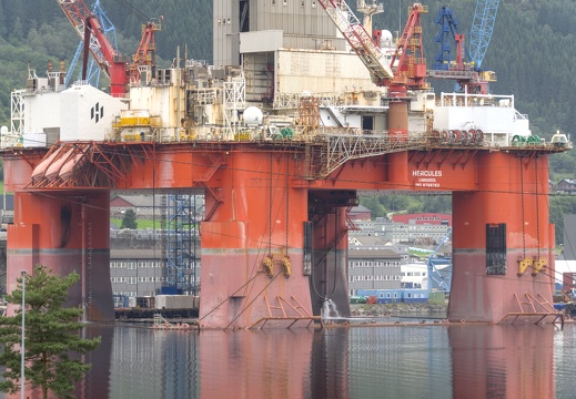 Heavy Hercules up close