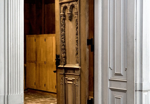 Dark wood in all that white wood