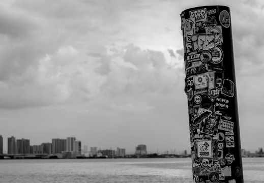 Sticky labels on a post
