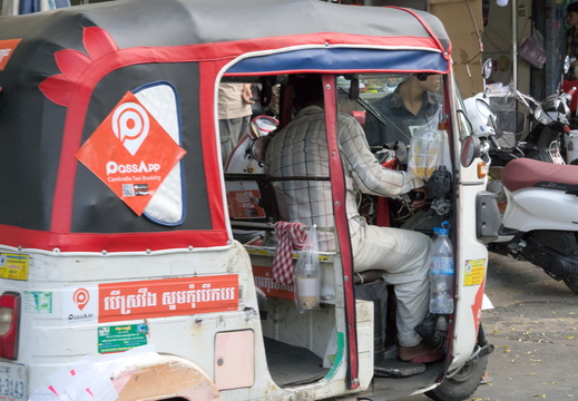  Tuk tuk to the shops