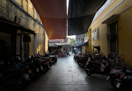  A dark alley