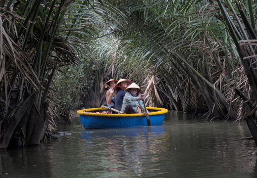 Vietnam Water Bowl Spinning