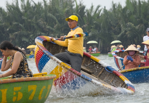 Vietnam Water Bowl Spinning