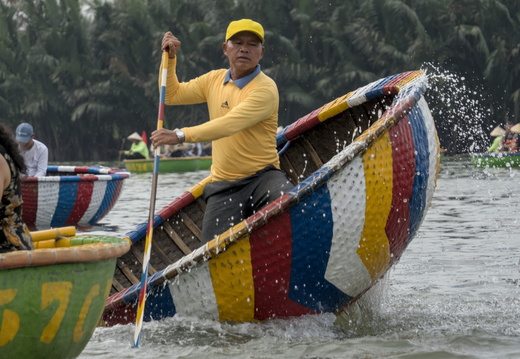 Vietnam Water Bowl Spinning