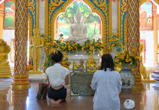 Kneel to pray